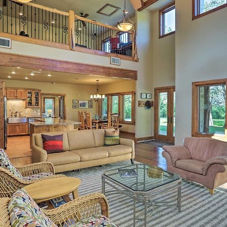 Riverfront Blanco Home With Shaded Porch And Hot Tub Luaran gambar