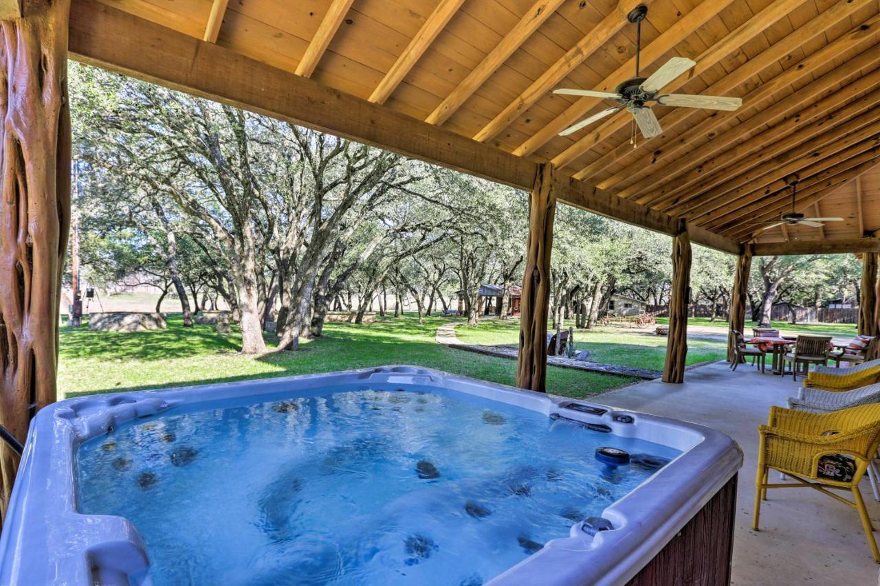 Riverfront Blanco Home With Shaded Porch And Hot Tub Luaran gambar