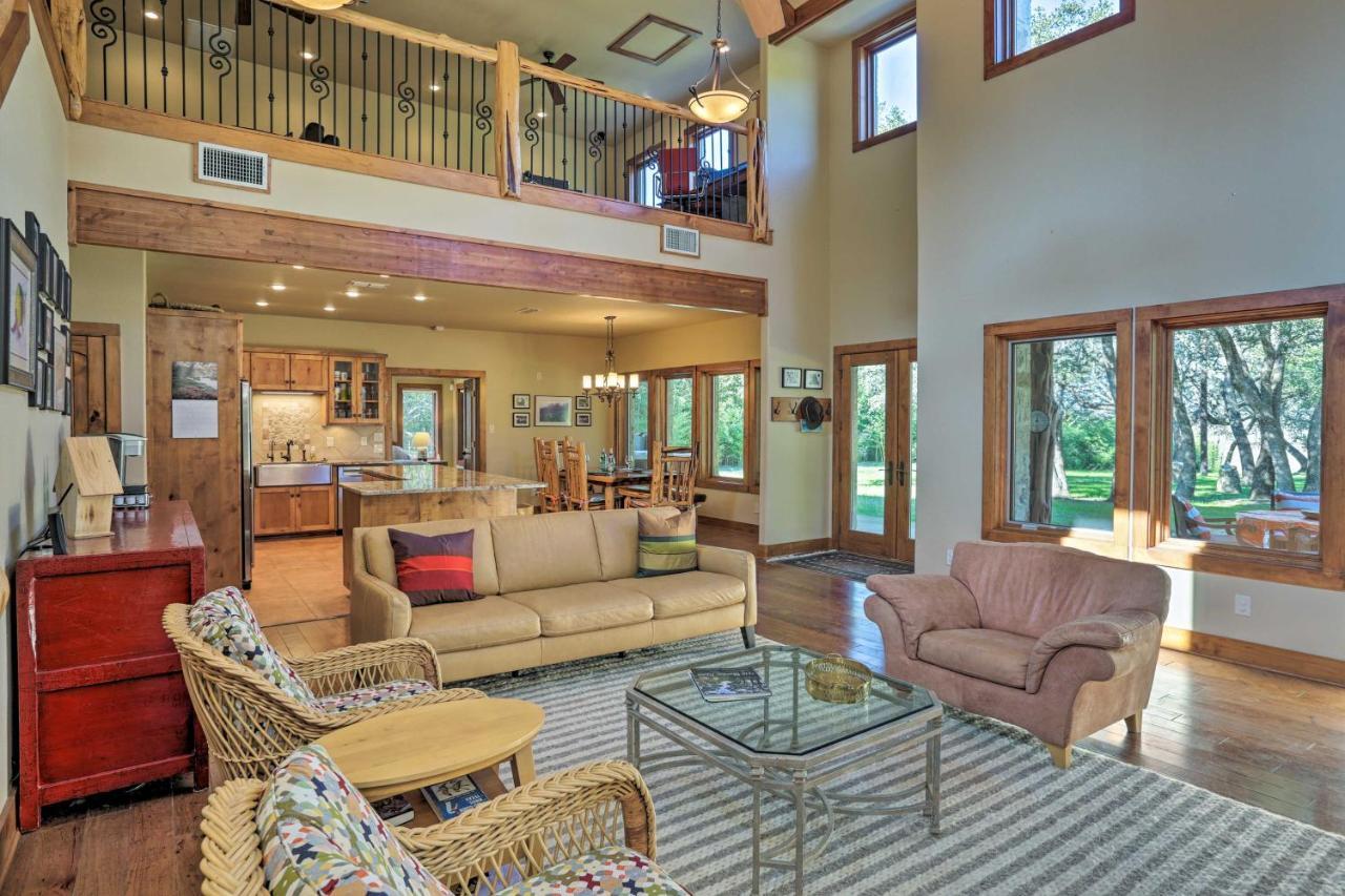 Riverfront Blanco Home With Shaded Porch And Hot Tub Luaran gambar