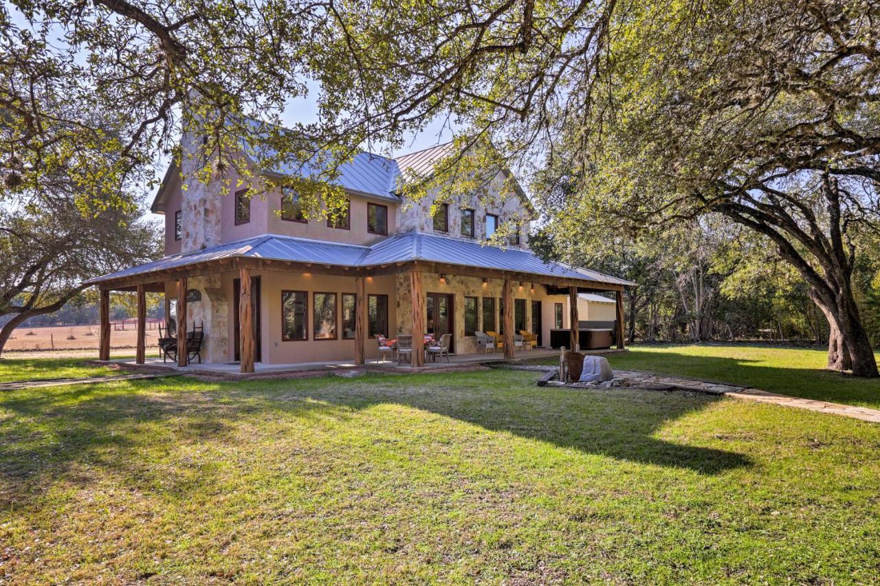 Riverfront Blanco Home With Shaded Porch And Hot Tub Luaran gambar