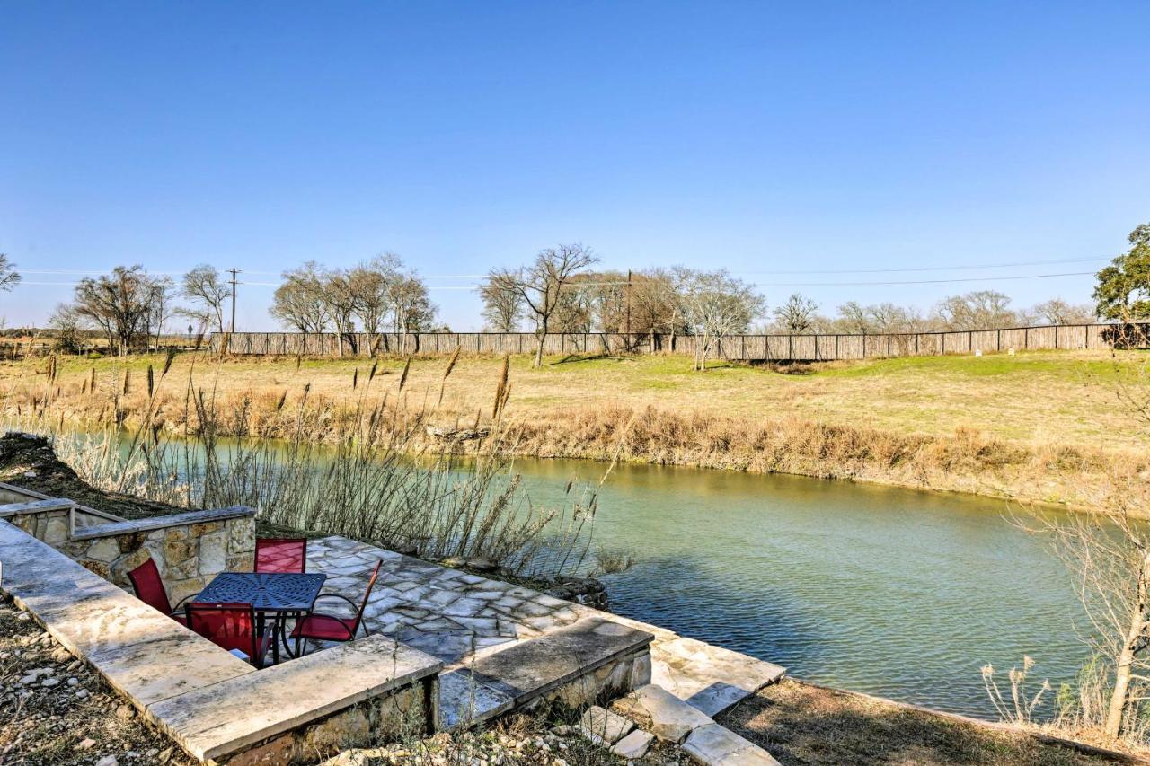 Riverfront Blanco Home With Shaded Porch And Hot Tub Luaran gambar