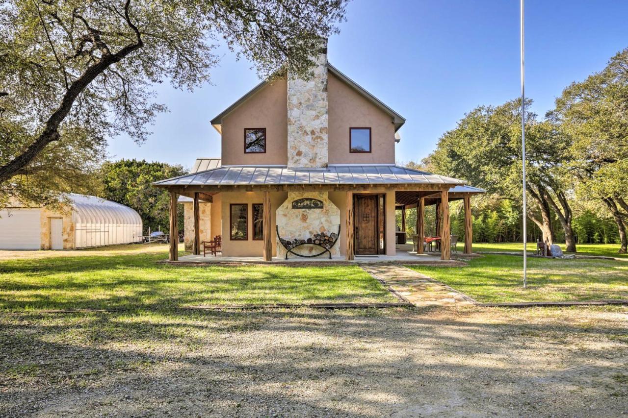 Riverfront Blanco Home With Shaded Porch And Hot Tub Luaran gambar