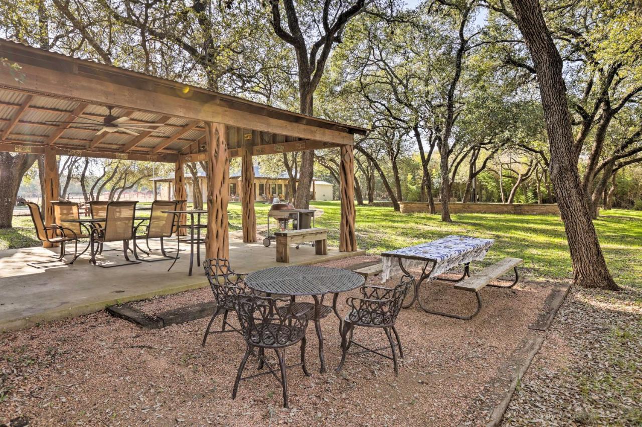 Riverfront Blanco Home With Shaded Porch And Hot Tub Luaran gambar