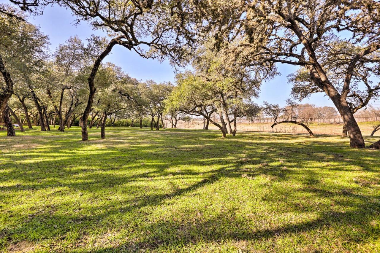 Riverfront Blanco Home With Shaded Porch And Hot Tub Luaran gambar