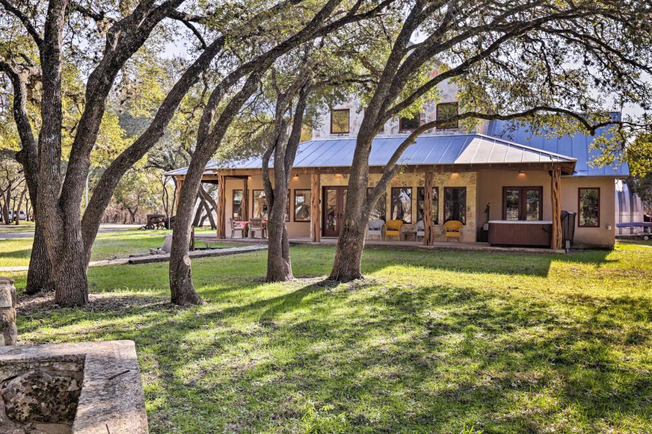 Riverfront Blanco Home With Shaded Porch And Hot Tub Luaran gambar